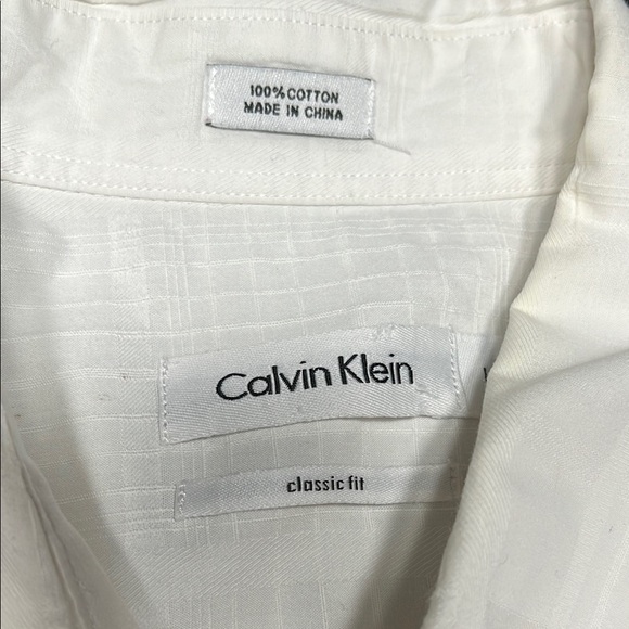 Calvin Klein size large White Lightweight Casual Button Down Shirt - Picture 4 of 5